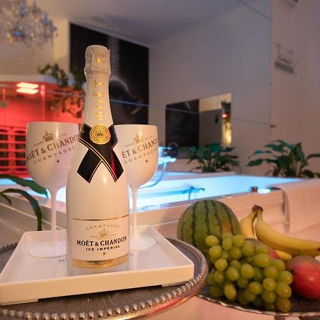 Apartament Sensual Sauna&Jacuzzi Poznan Stare Miasto Luaran gambar